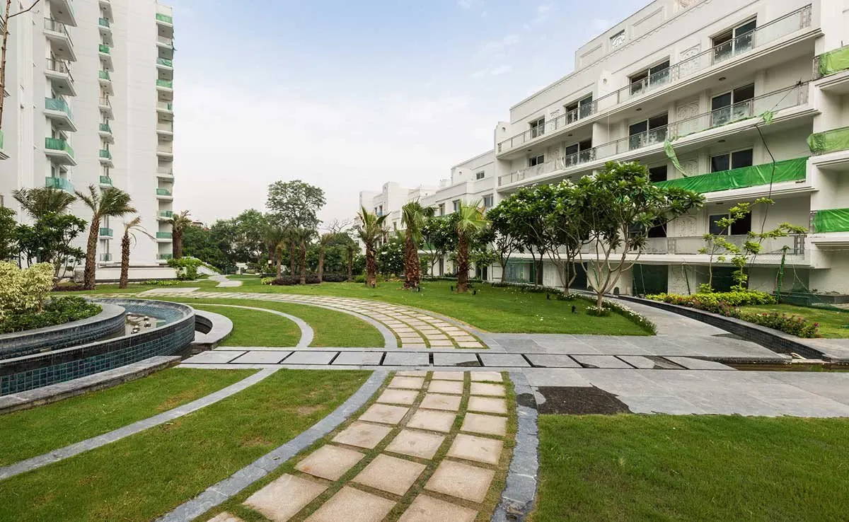 DLF King's Court - project photo