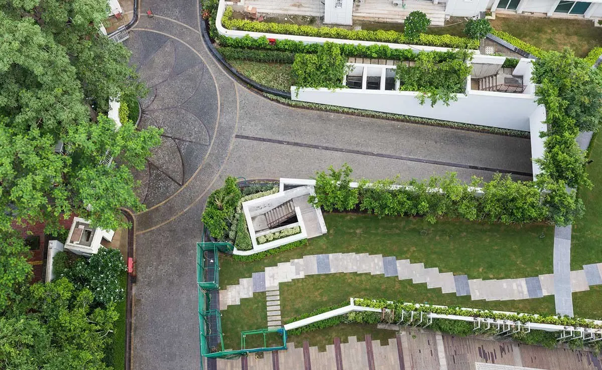 DLF King's Court - project photo