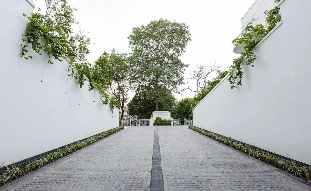 DLF King's Court - project photo